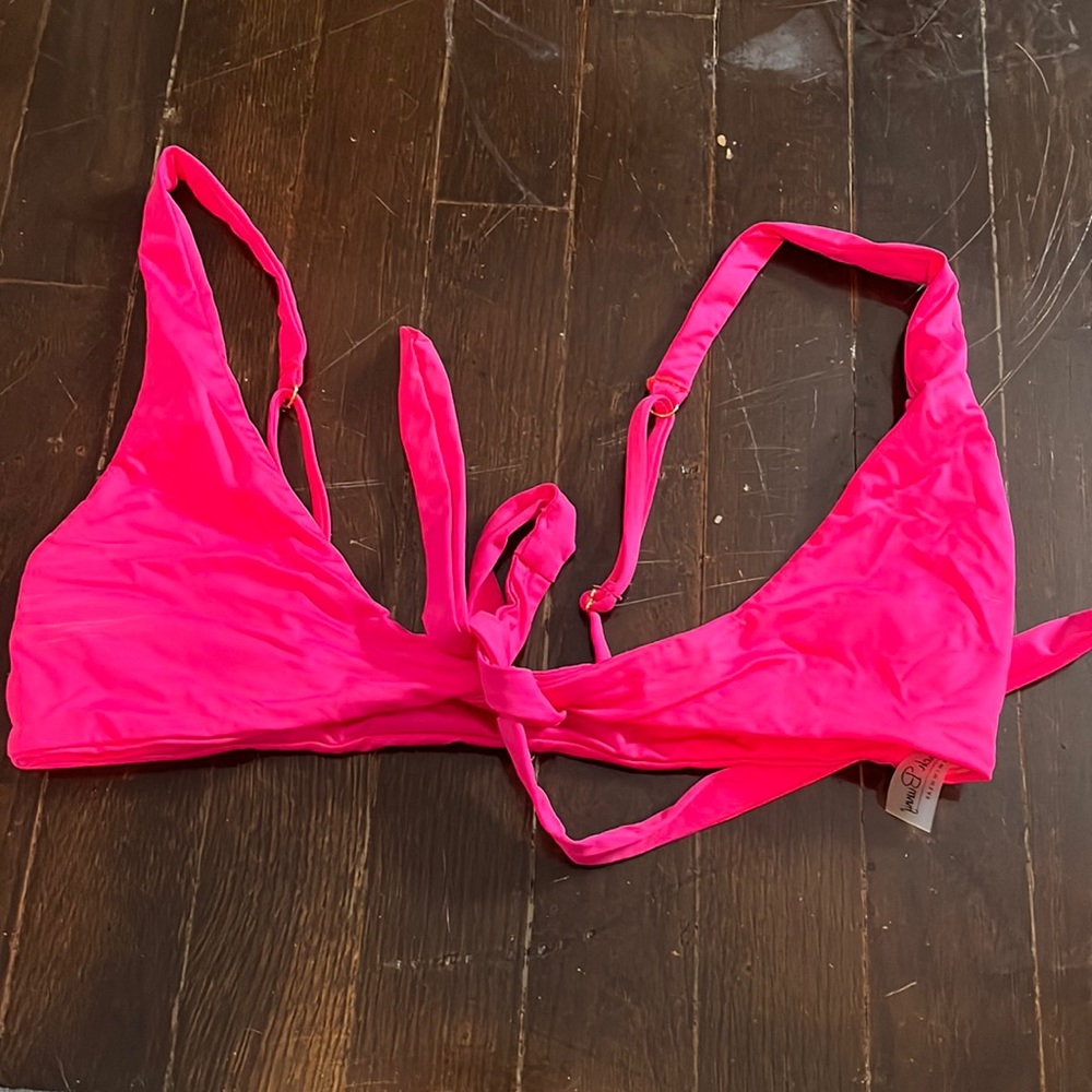 Beach bunny hot pink top size M
